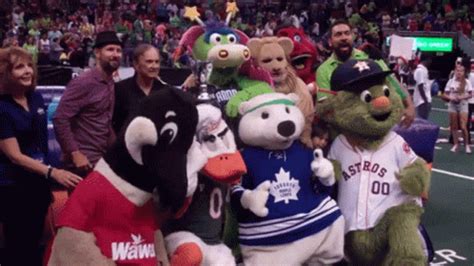 Going Down in Internet History: The Story Behind the Unconscious Nuggets Mascot GIF